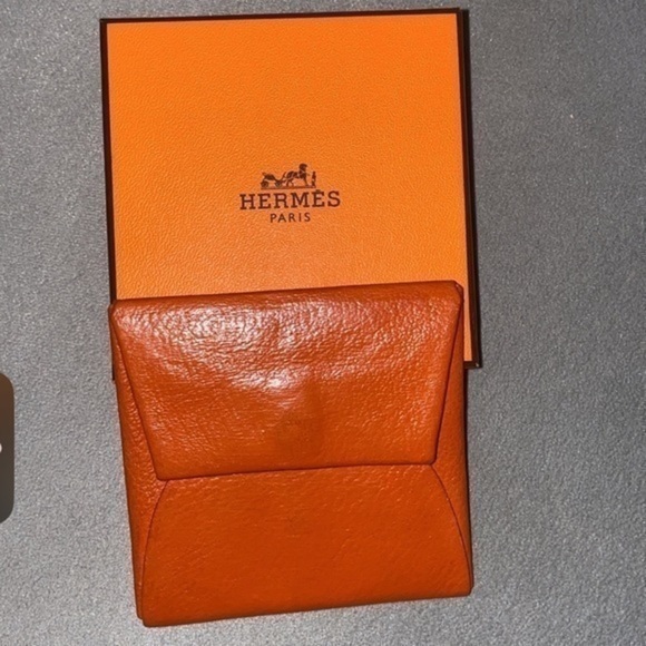Hermes Orange coin pouch EUC comes with Box